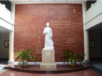 紀(jì)念館序廳漢白玉雕像